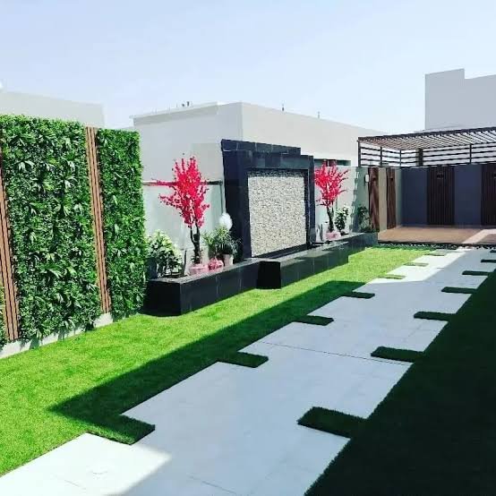 جدار نباتي مع نباتات حمراء - مشتل الصفوة